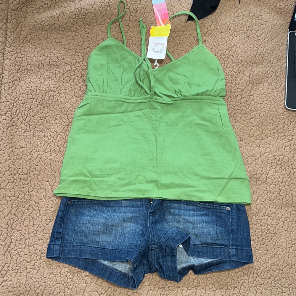 👚👖👟 Green Top - Picture 4 of 5